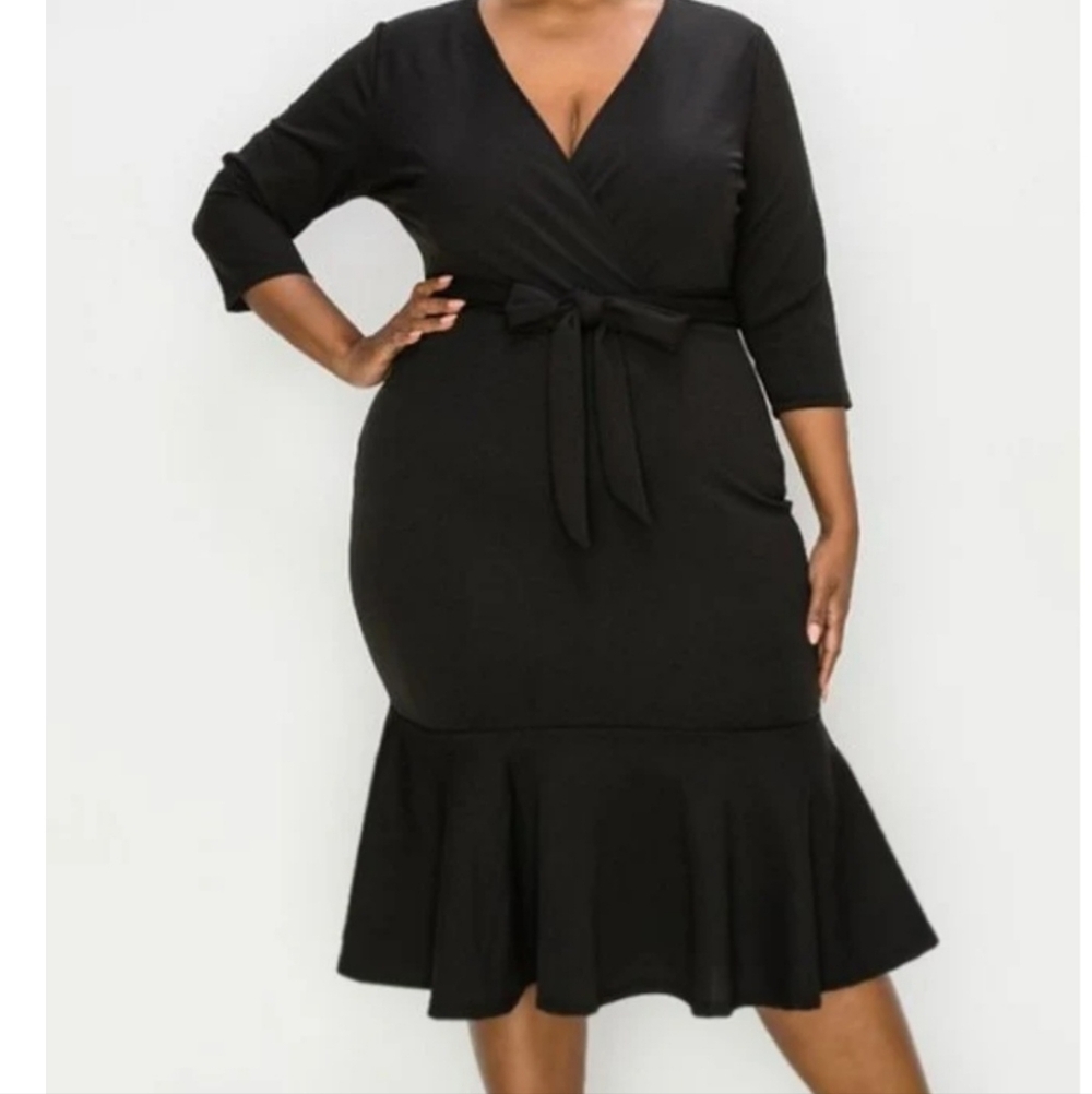 SZ 1X JANETTE PLUS BLACK BELTED RUFFLE BOTTOM DRESS